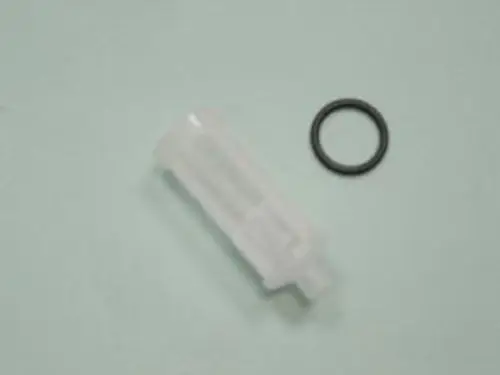Transparente Filterschicht für eine Pumpe, begleitet von einem schwarzen O-Ring. Produkt wurde für den Einsatz in Heizsystemen, wie von Remeha, konzipiert.